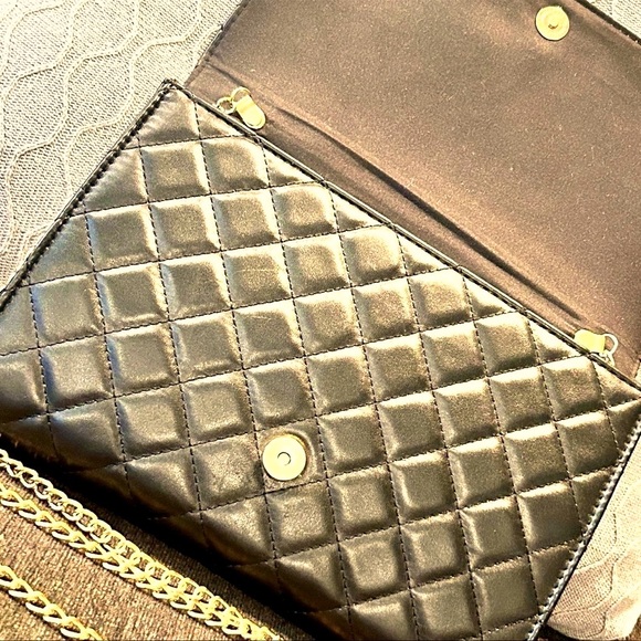 Womens Ashley Stewart Versatile Quilted Clutch - Picture 8 of 10